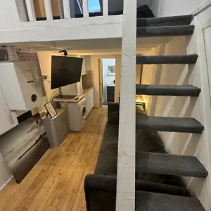 Duplex 3 Minute Drive From Luton Airport Apartment Luton (Bedfordshire)